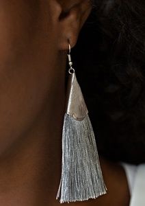 In Full PLUME - Silver

Fringe Earrings